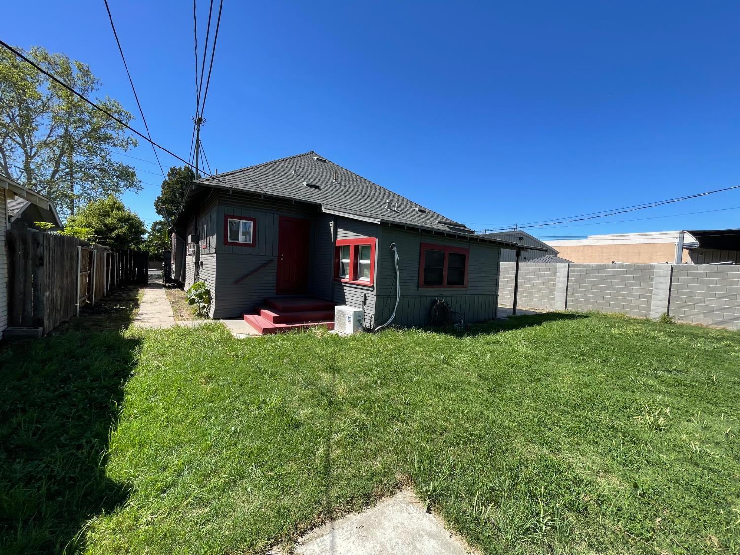 512 12th St, Modesto, CA 95354