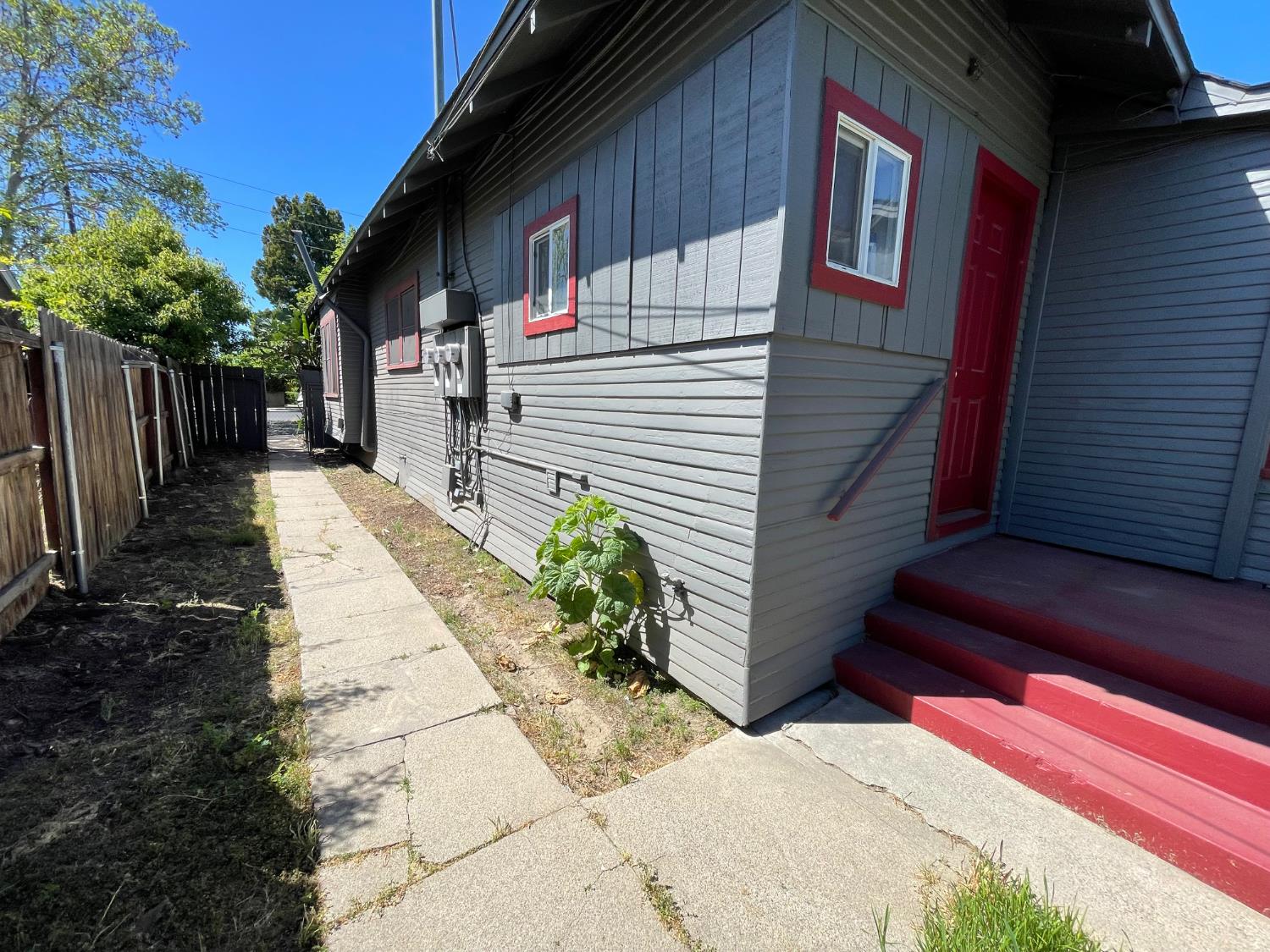 512 12th St, Modesto, CA 95354