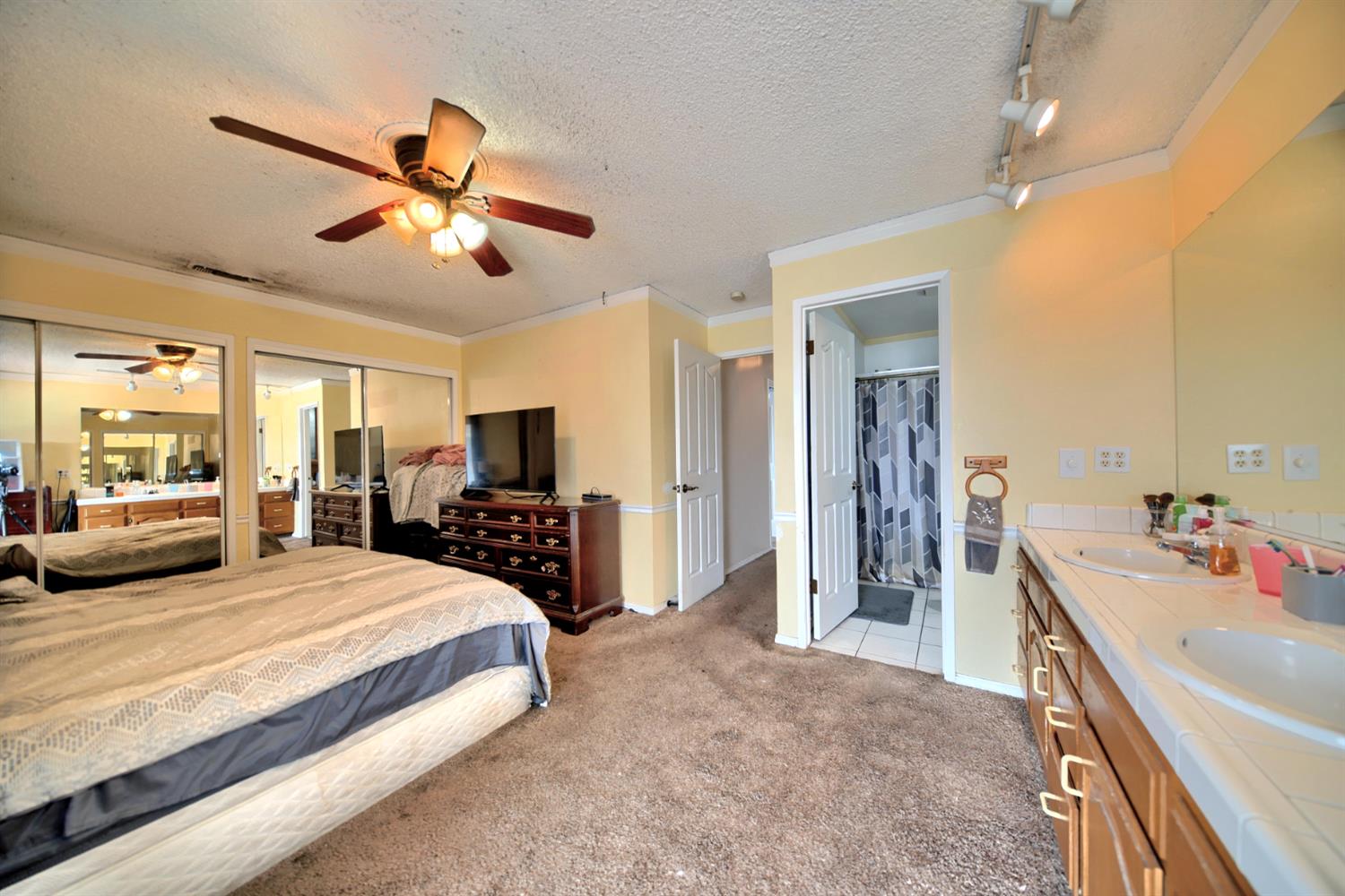 6521 Narcisco Way, Hughson, CA 95326