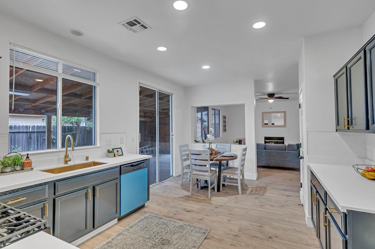 1994 Pasado Ave, Manteca, CA 95336