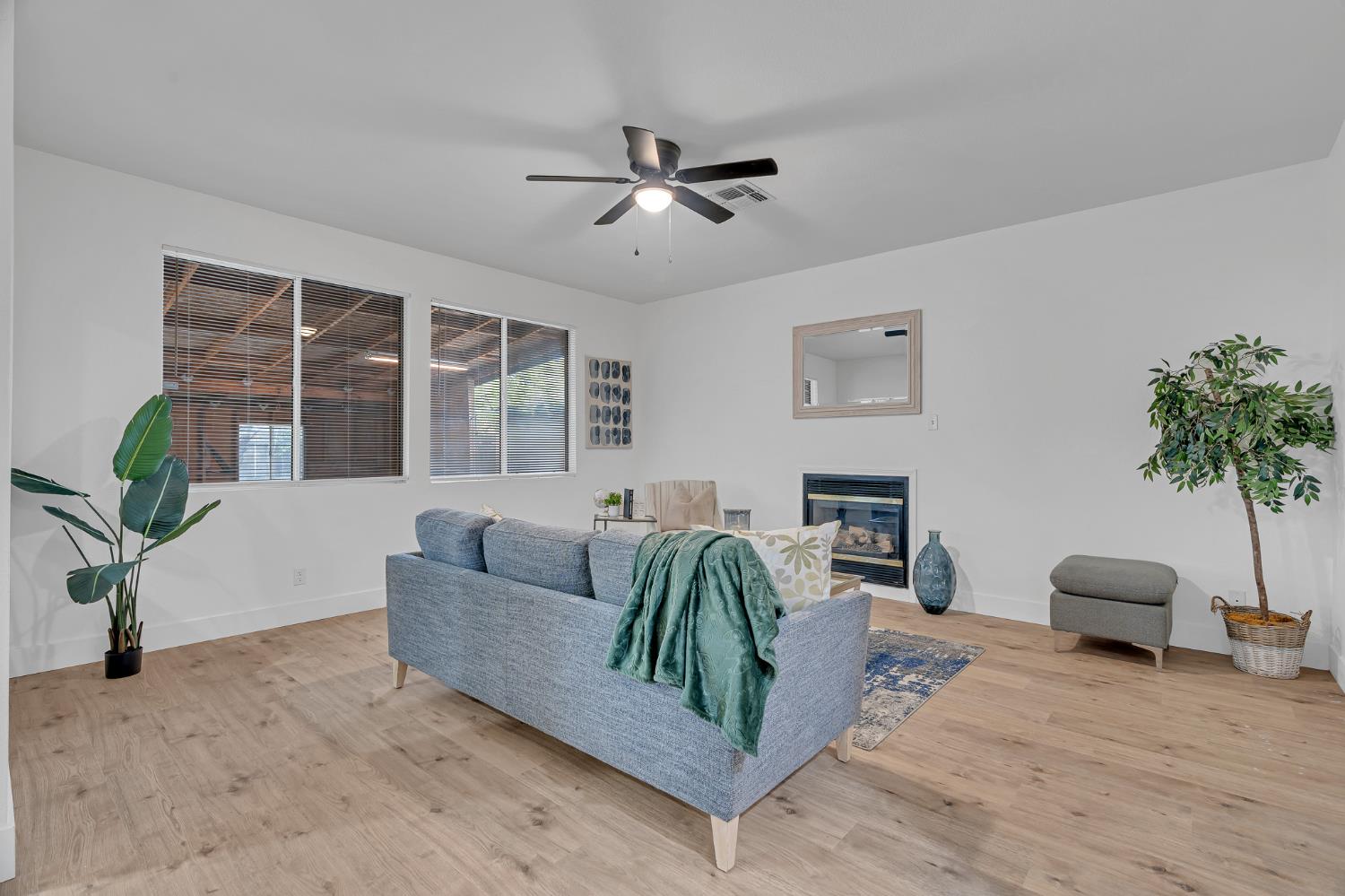 1994 Pasado Ave, Manteca, CA 95336