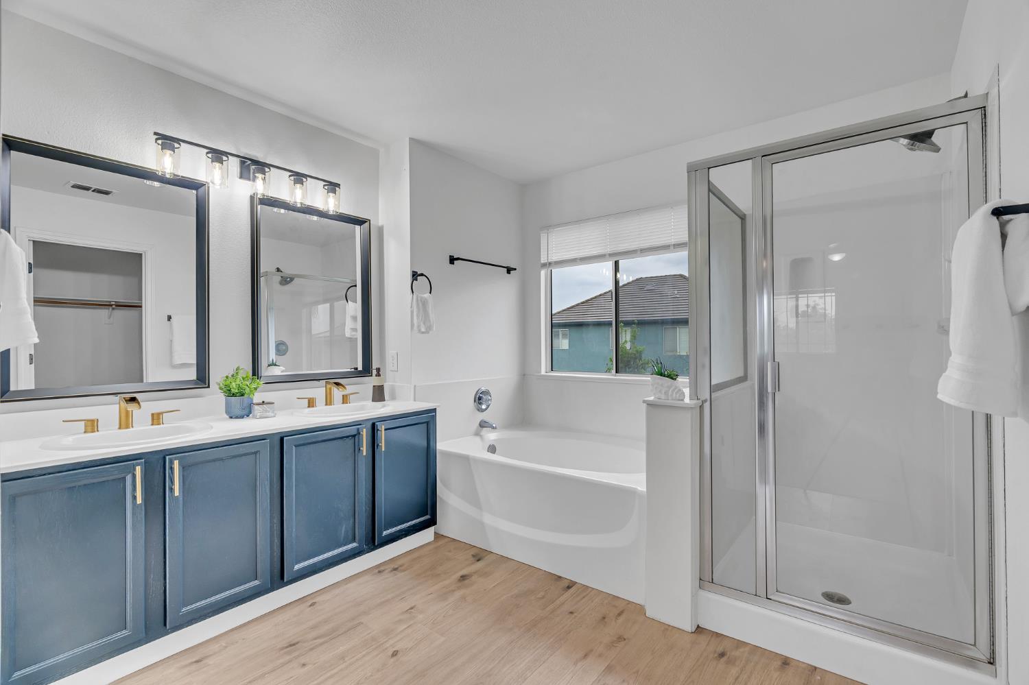 1994 Pasado Ave, Manteca, CA 95336