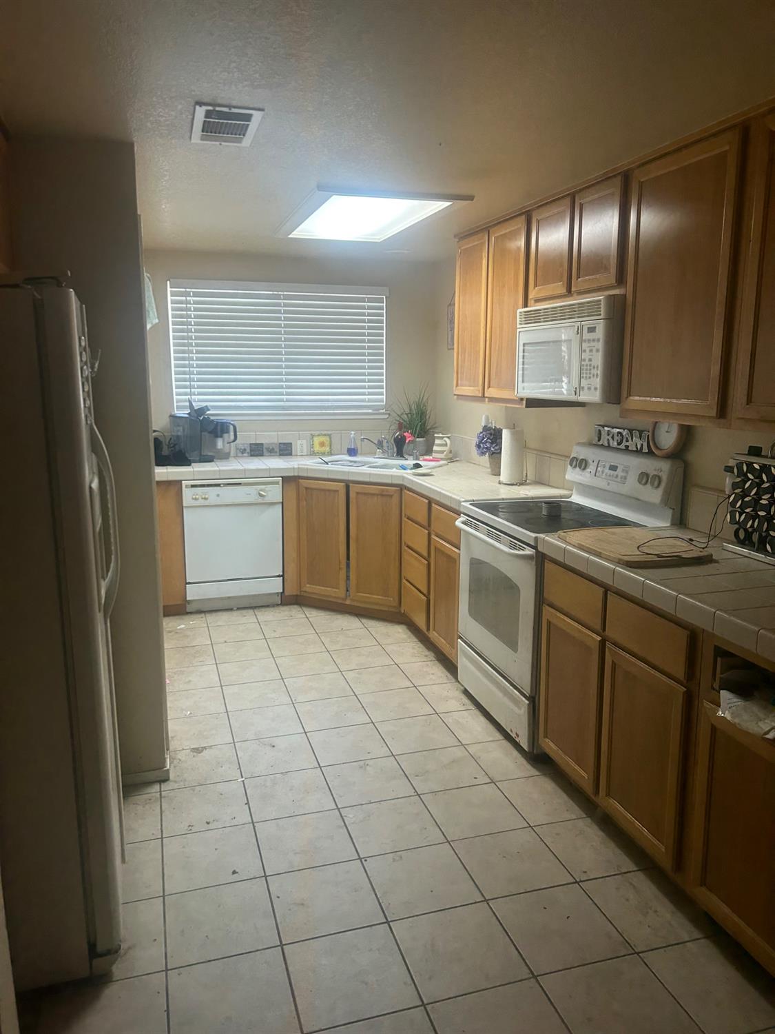 565 Lincoln Ave #B, Modesto, CA 95354