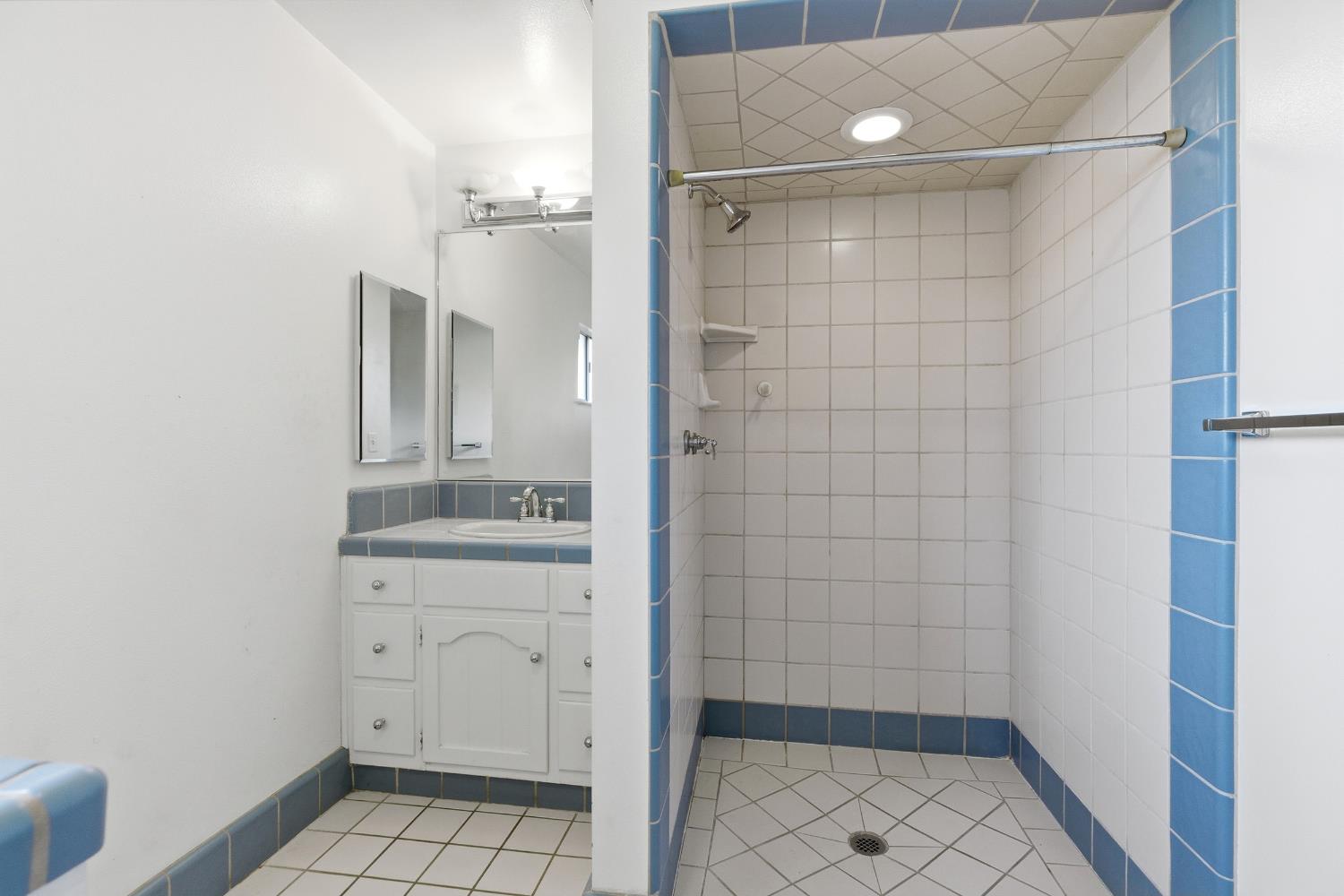 16227 Spring Creek Dr, Ripon, CA 95366