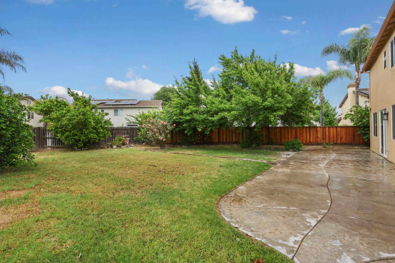 2039 Peregrine St, Manteca, CA 95337