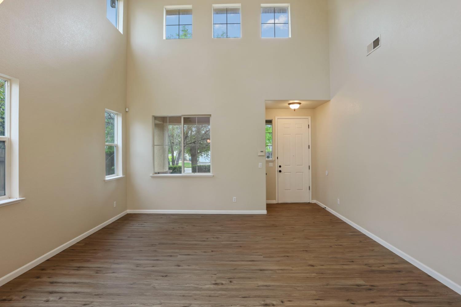 2039 Peregrine St, Manteca, CA 95337