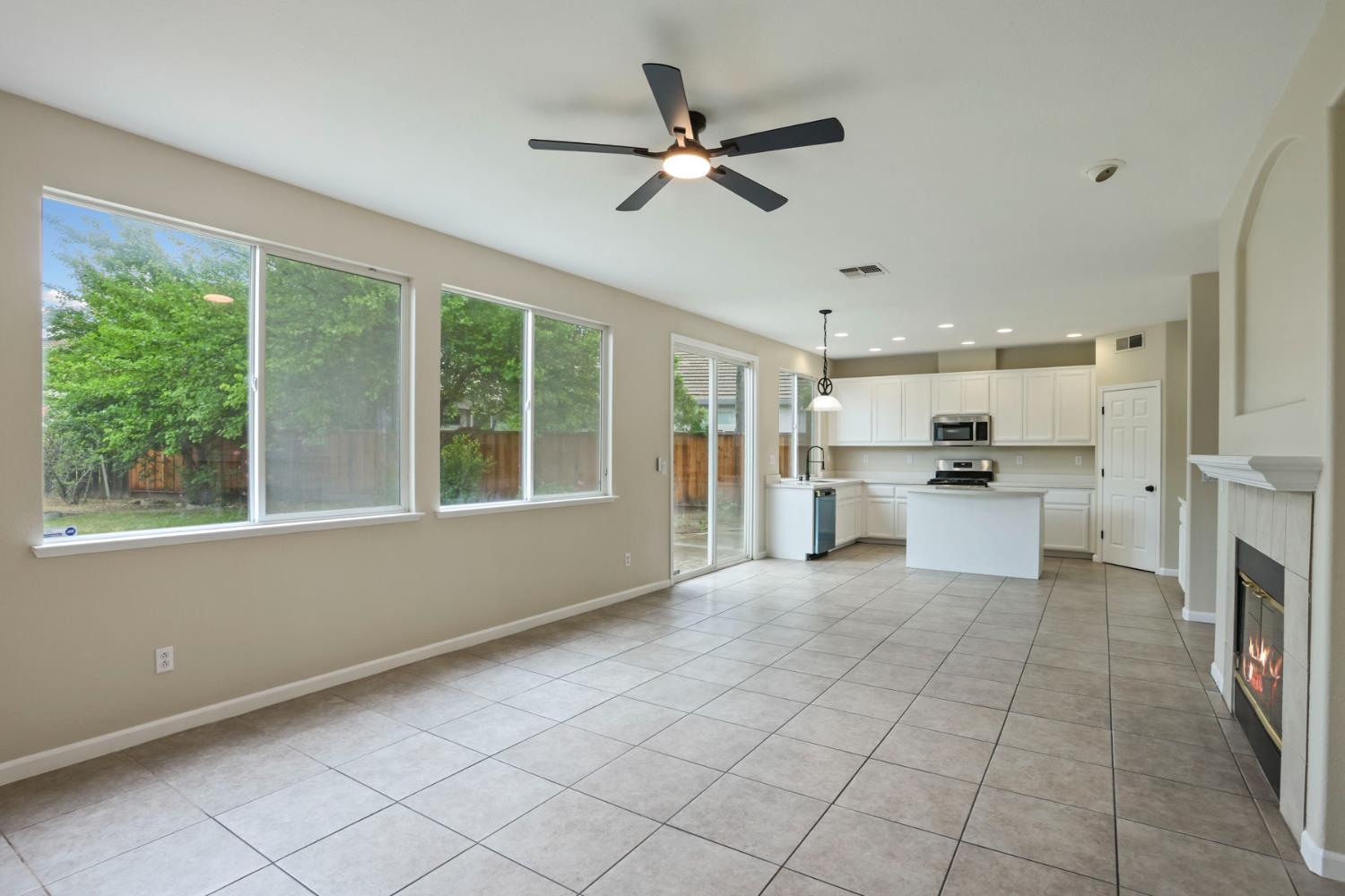 2039 Peregrine St, Manteca, CA 95337