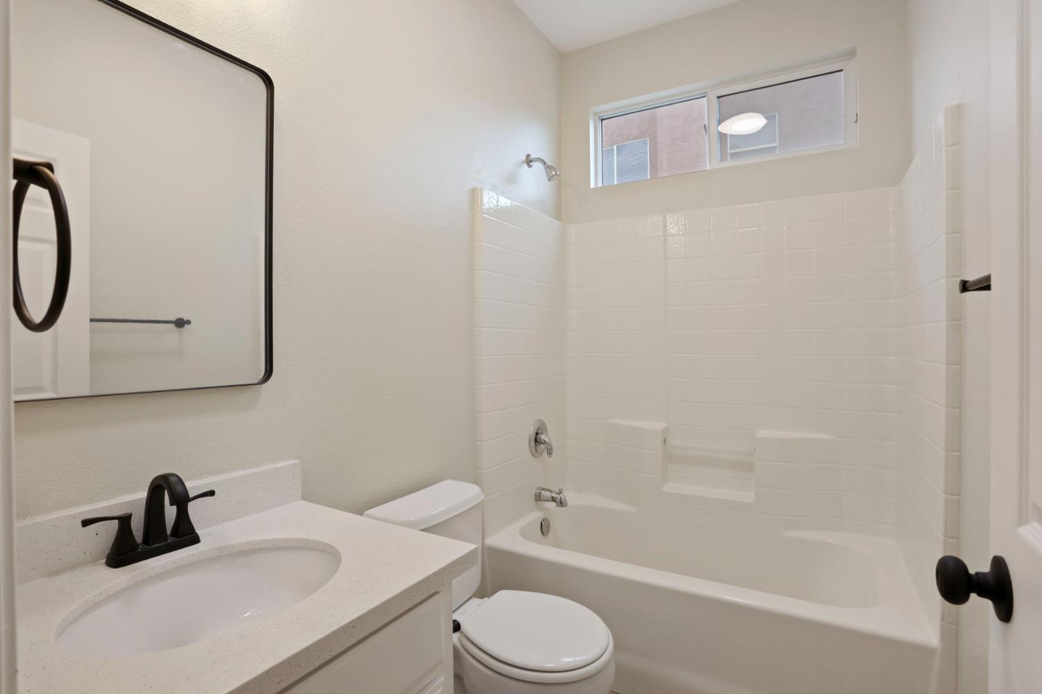 2039 Peregrine St, Manteca, CA 95337