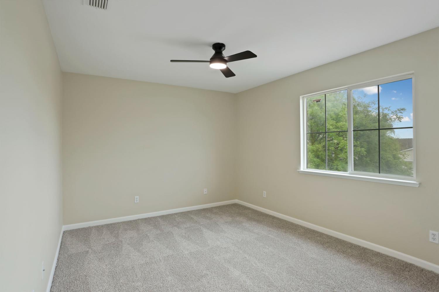 2039 Peregrine St, Manteca, CA 95337