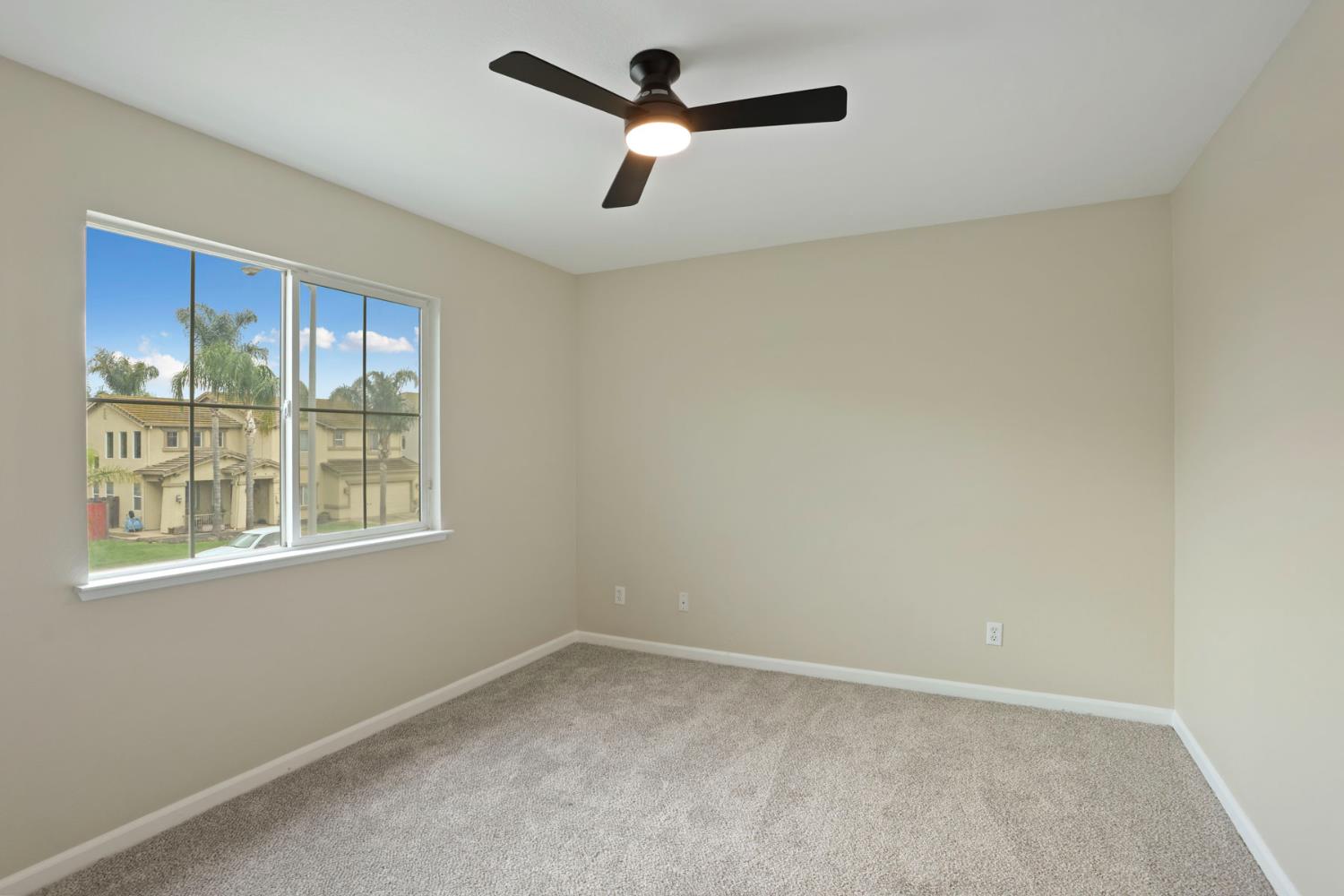 2039 Peregrine St, Manteca, CA 95337