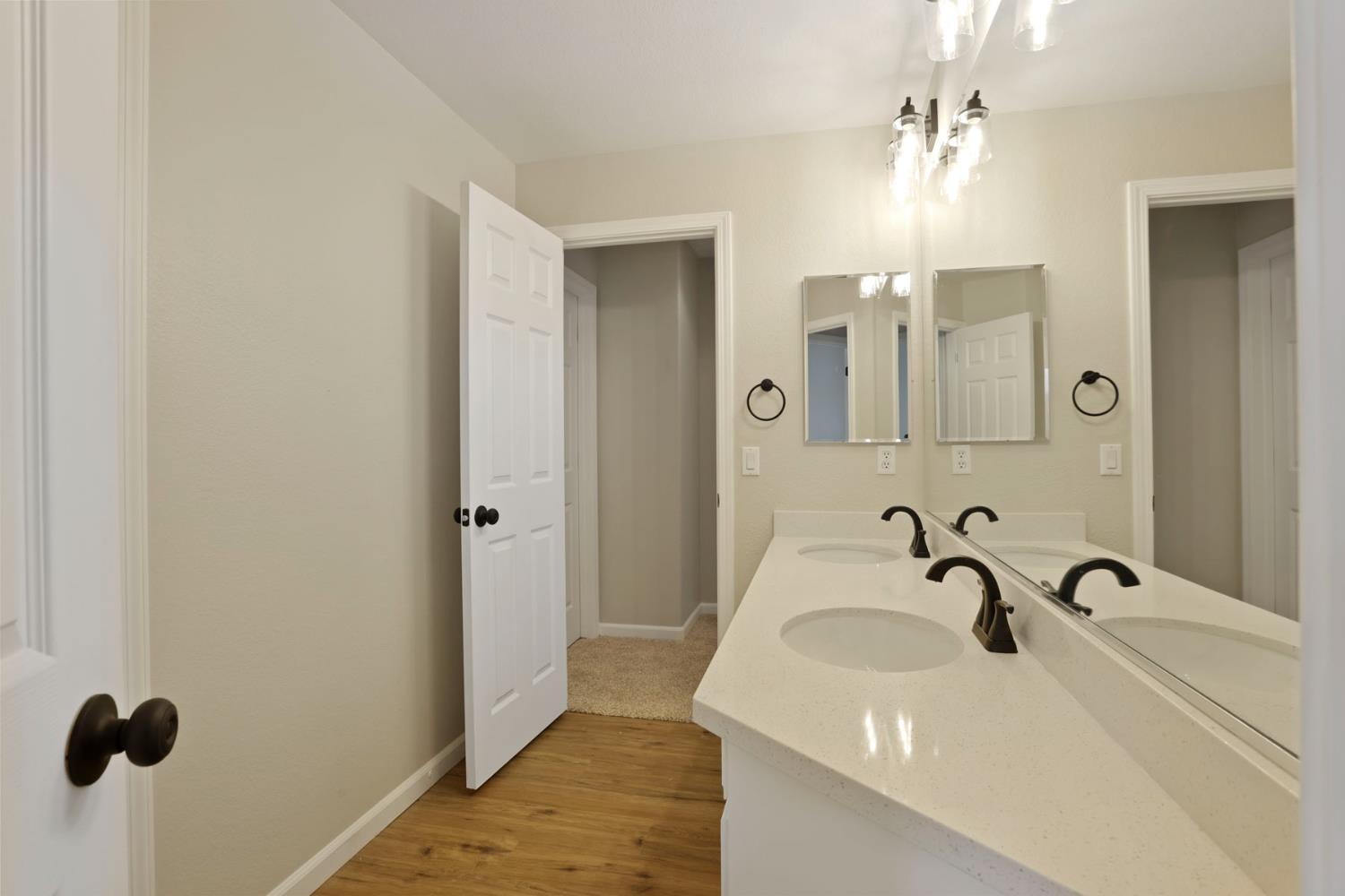 2039 Peregrine St, Manteca, CA 95337