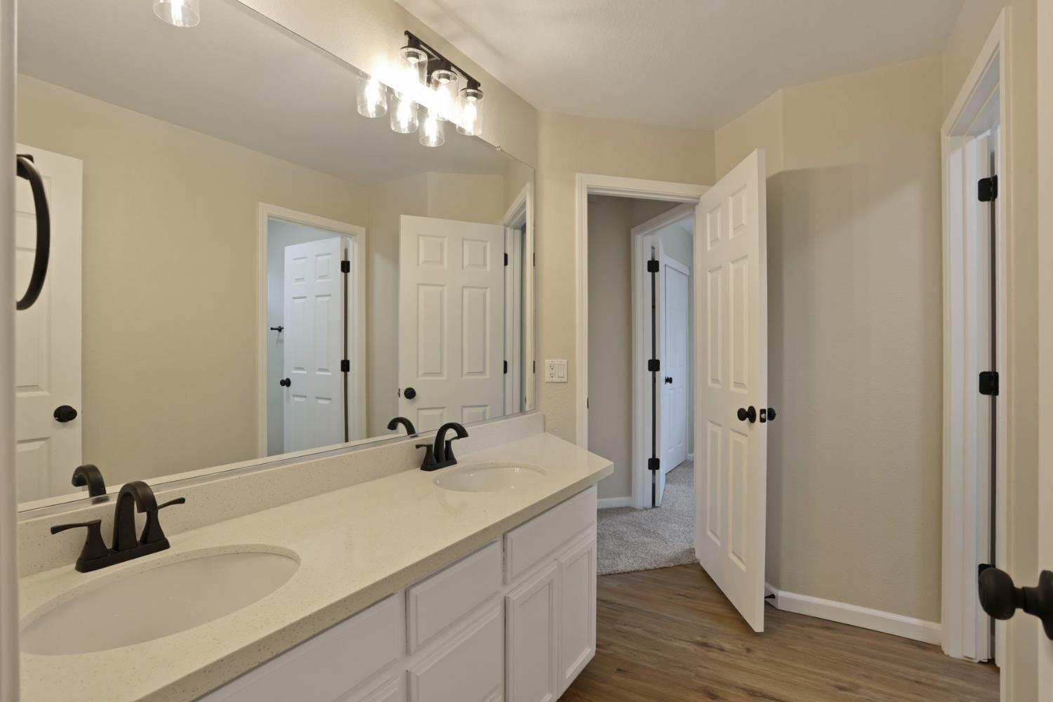 2039 Peregrine St, Manteca, CA 95337