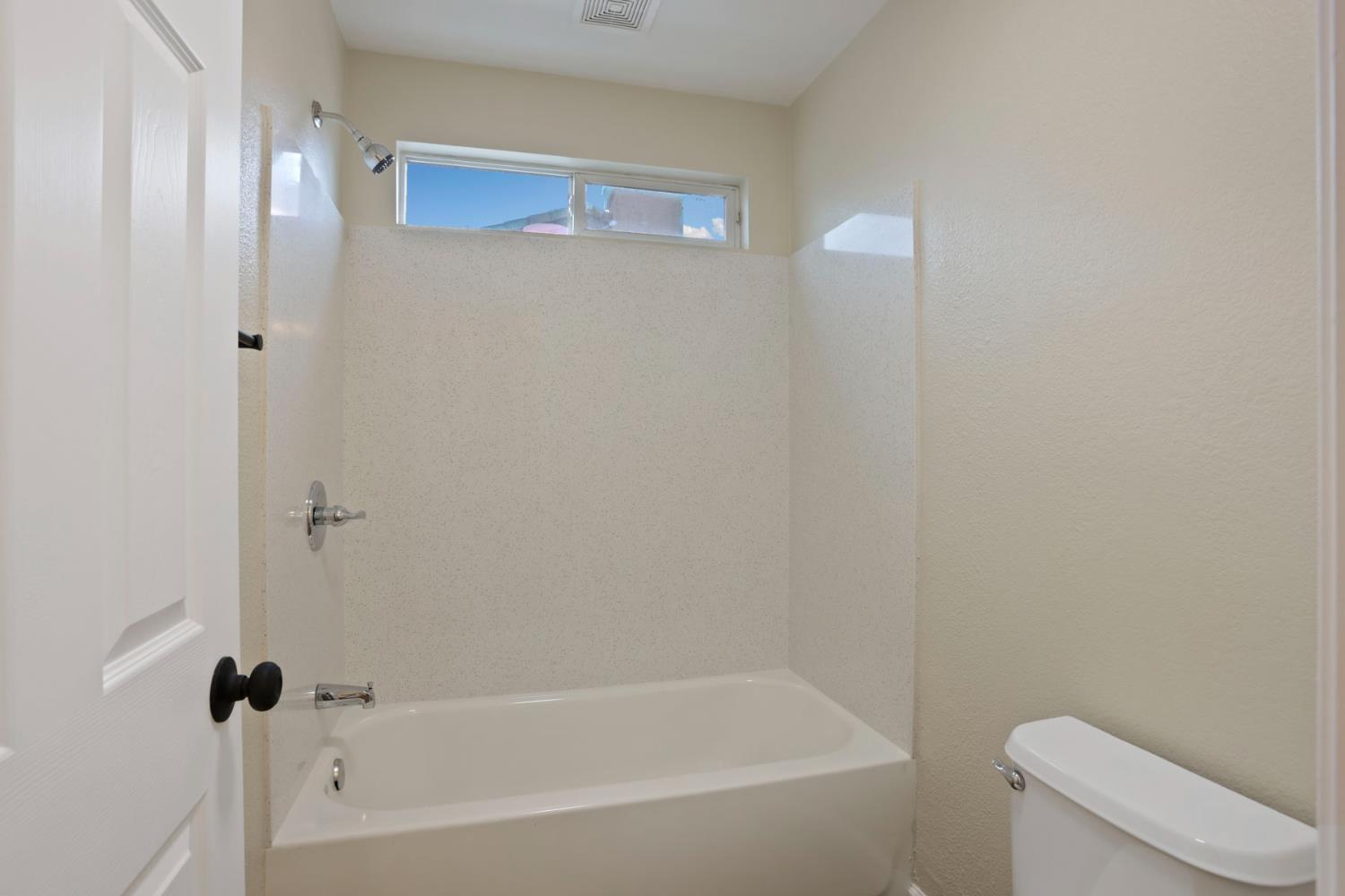 2039 Peregrine St, Manteca, CA 95337