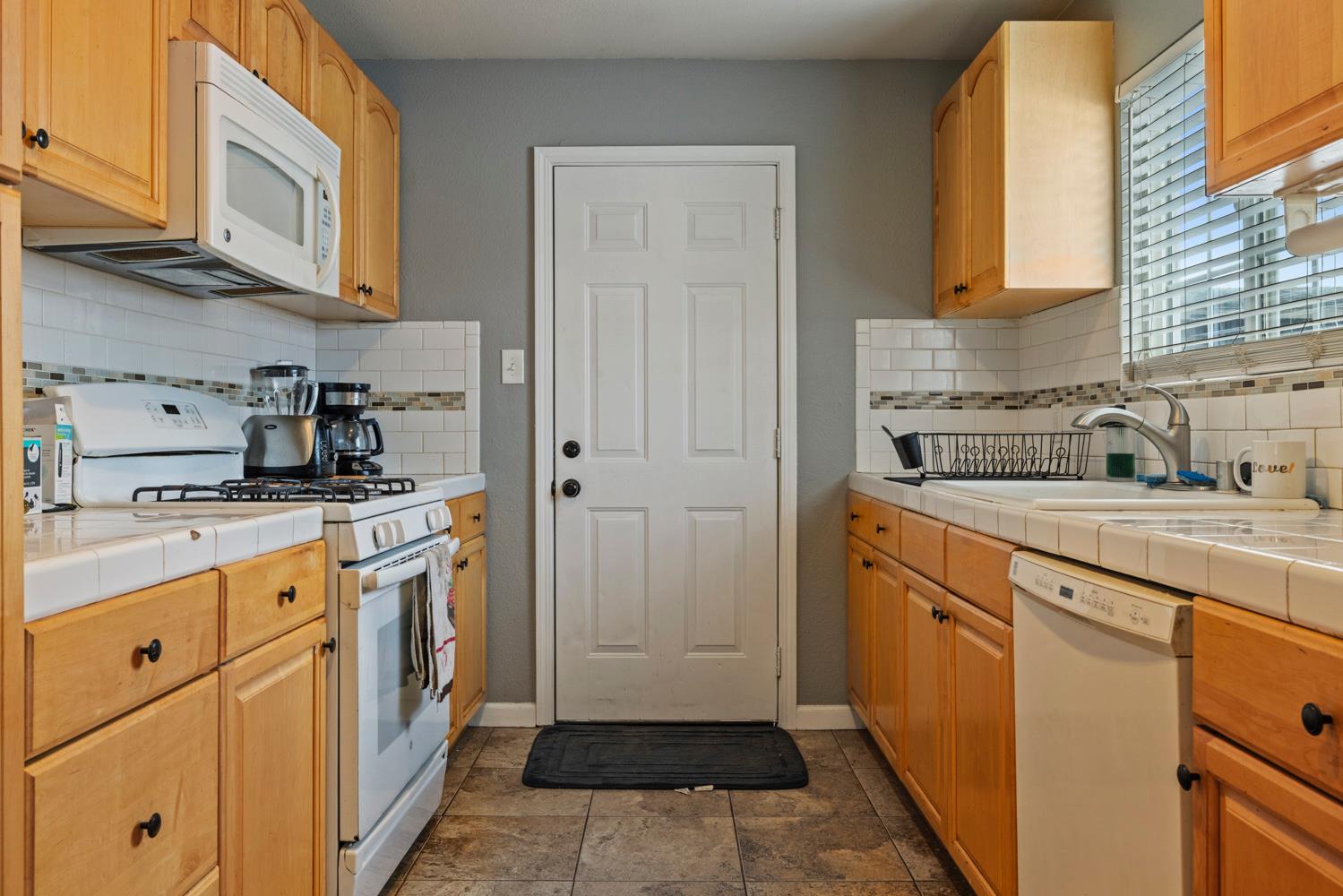 224 El Capitan Ave, Manteca, CA 95337