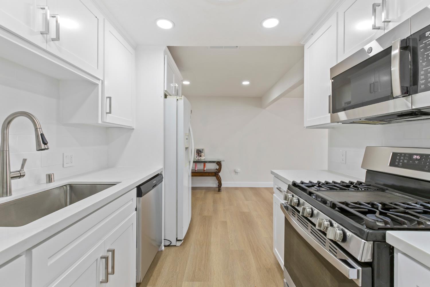 3020 Trudi Way, Modesto, CA 95354