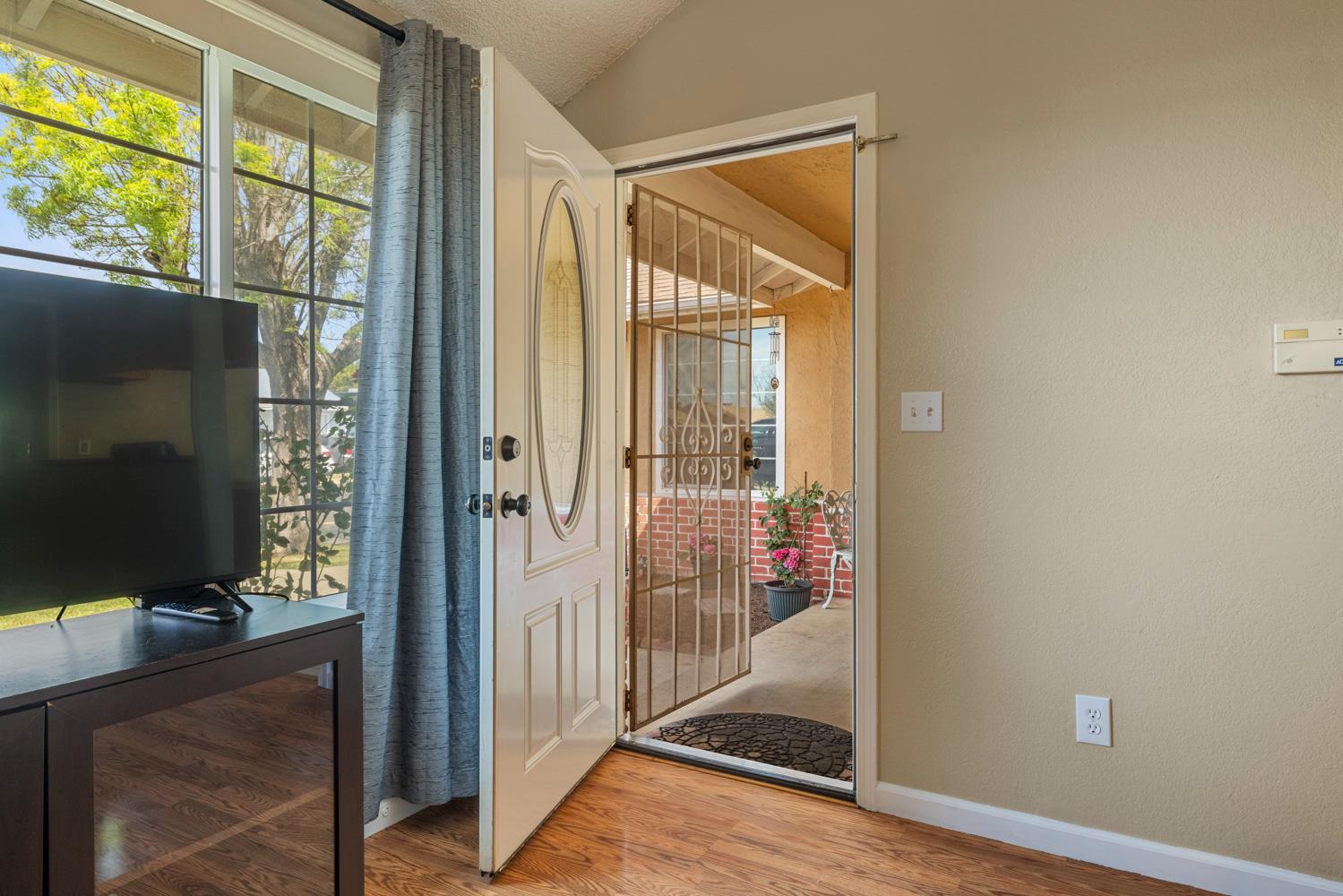 2012 Ridgecrest Dr, Modesto, CA 95351