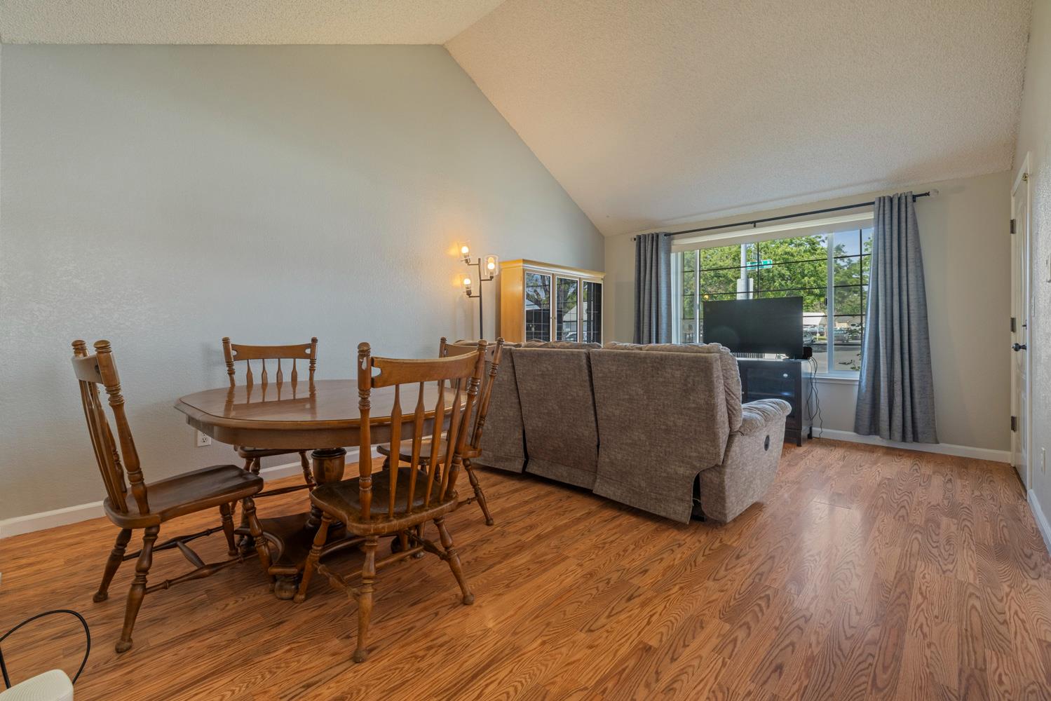 2012 Ridgecrest Dr, Modesto, CA 95351