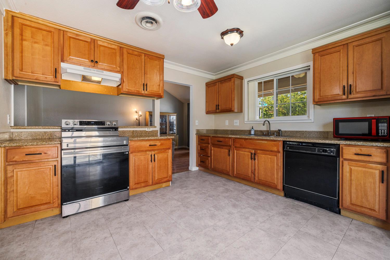 2012 Ridgecrest Dr, Modesto, CA 95351