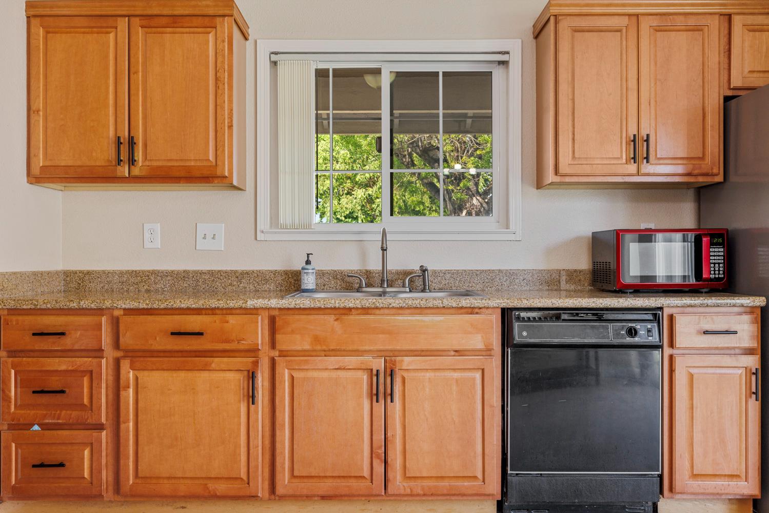 2012 Ridgecrest Dr, Modesto, CA 95351