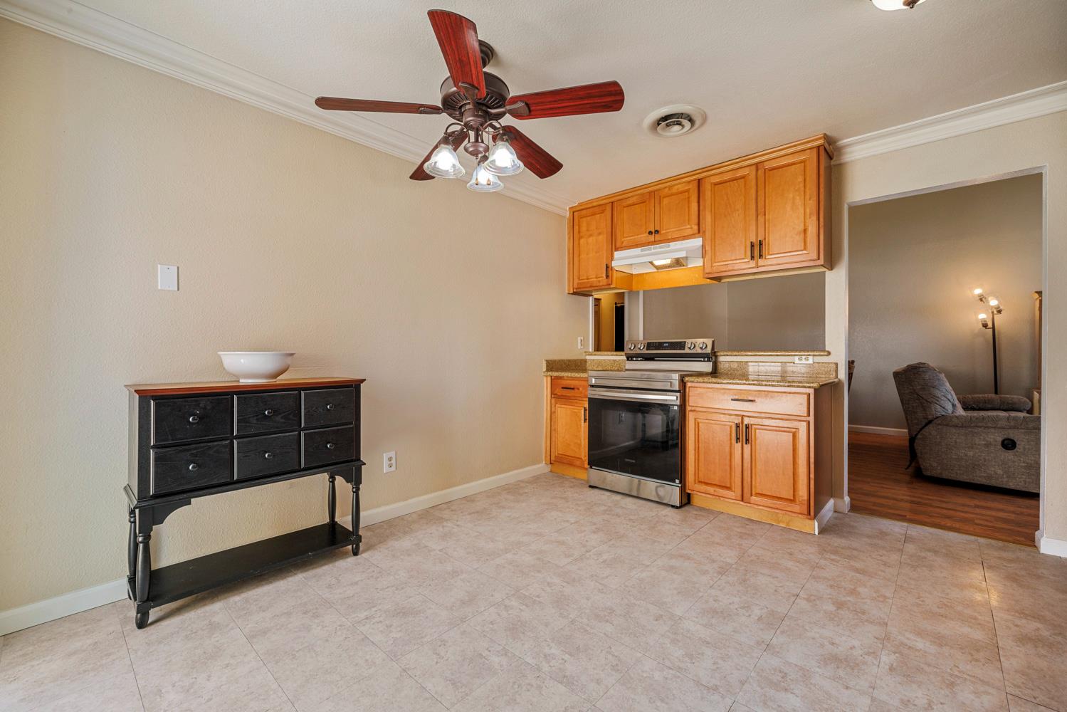 2012 Ridgecrest Dr, Modesto, CA 95351