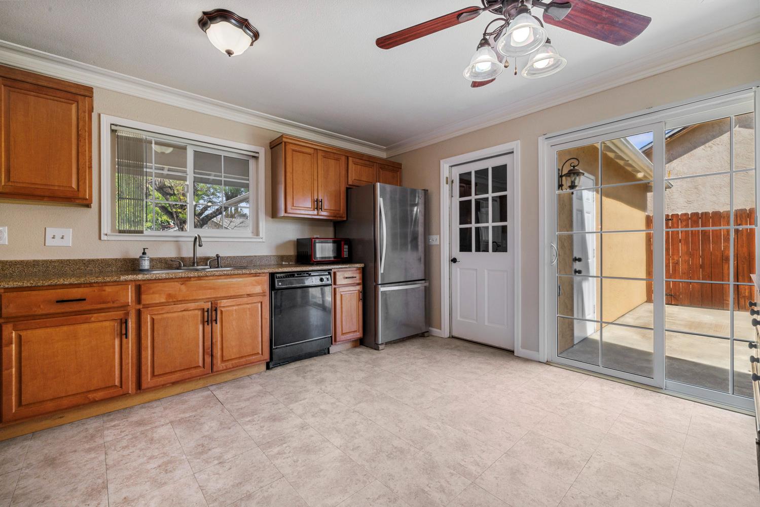 2012 Ridgecrest Dr, Modesto, CA 95351