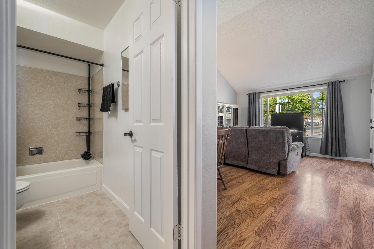 2012 Ridgecrest Dr, Modesto, CA 95351