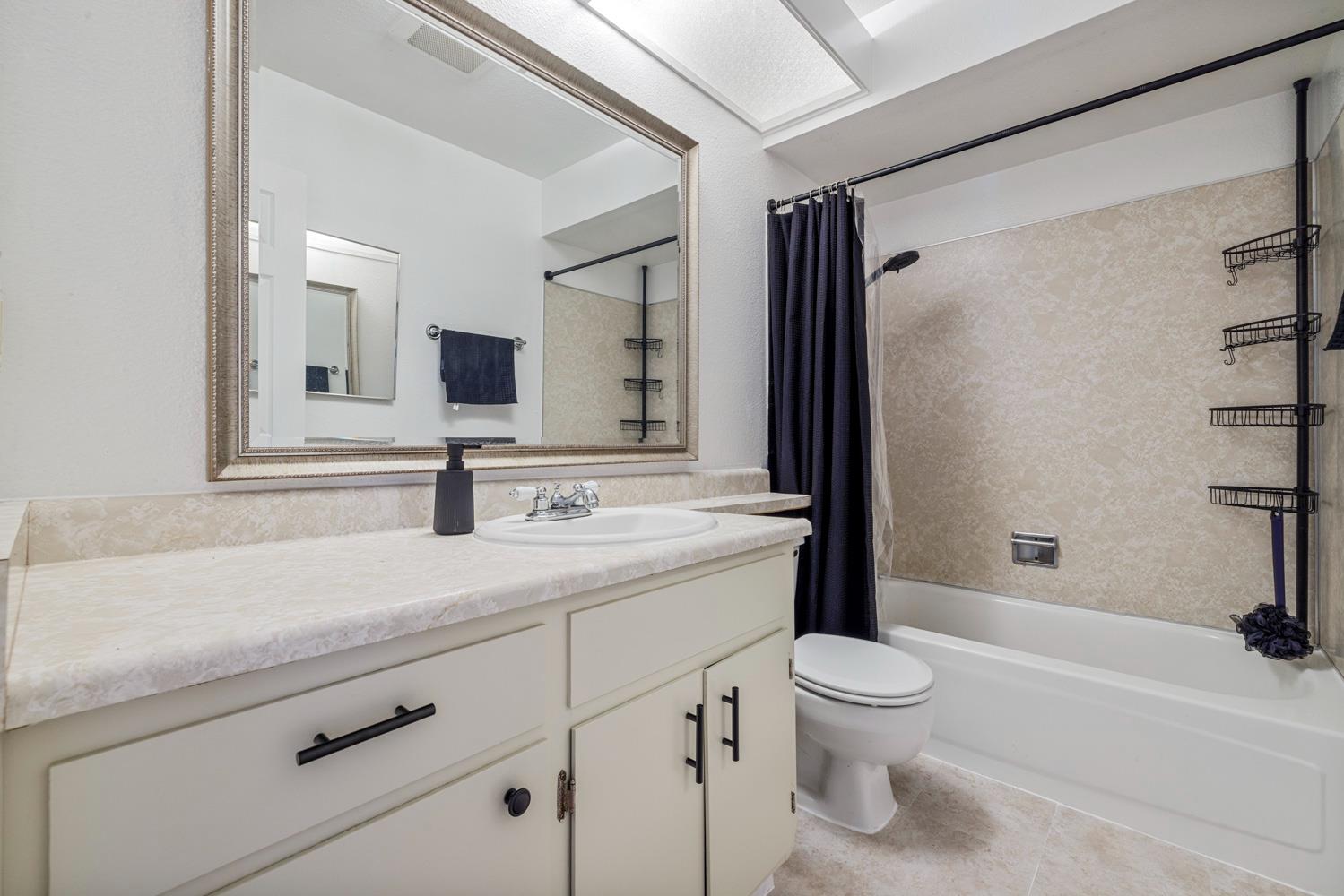 2012 Ridgecrest Dr, Modesto, CA 95351