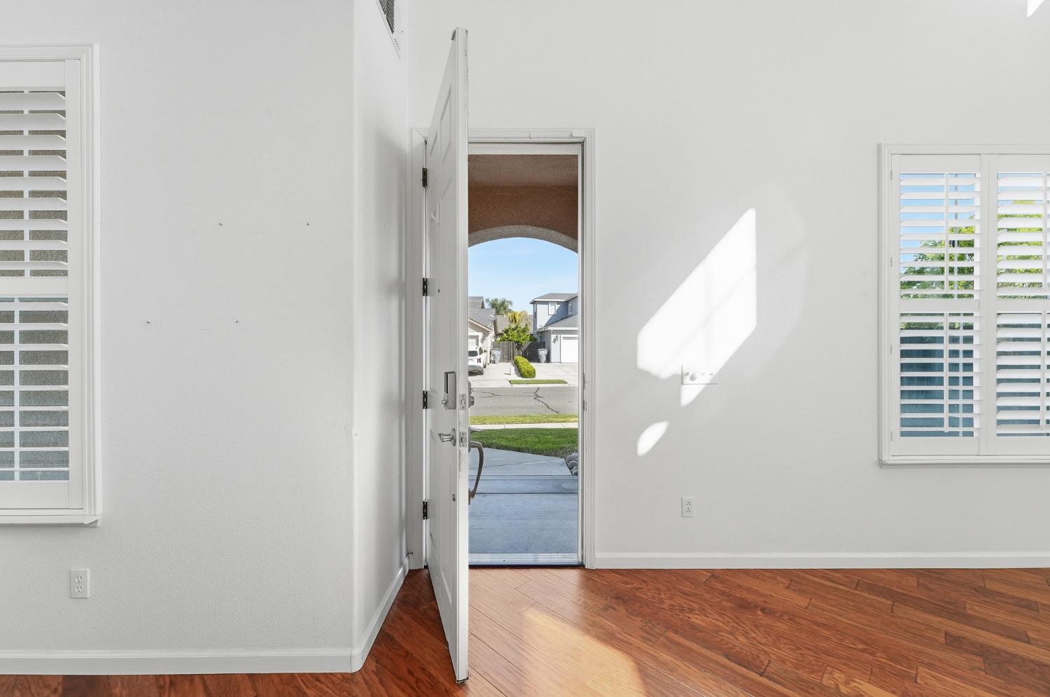 3326 S Rose Brook Dr, Riverbank, CA 95367