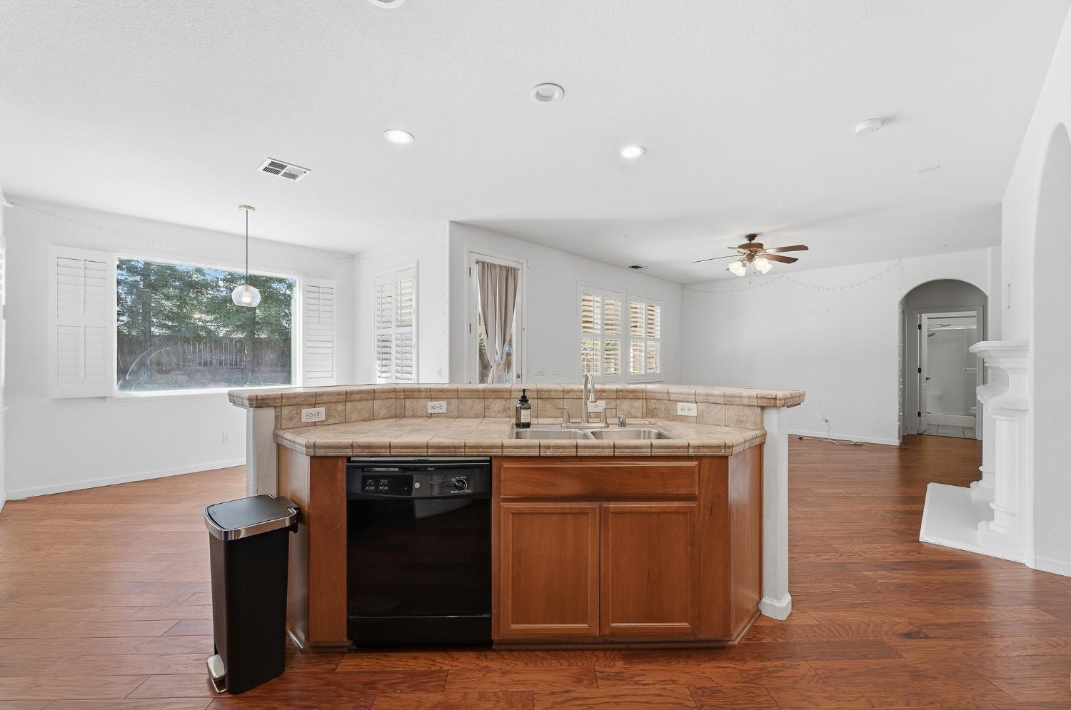 3326 S Rose Brook Dr, Riverbank, CA 95367