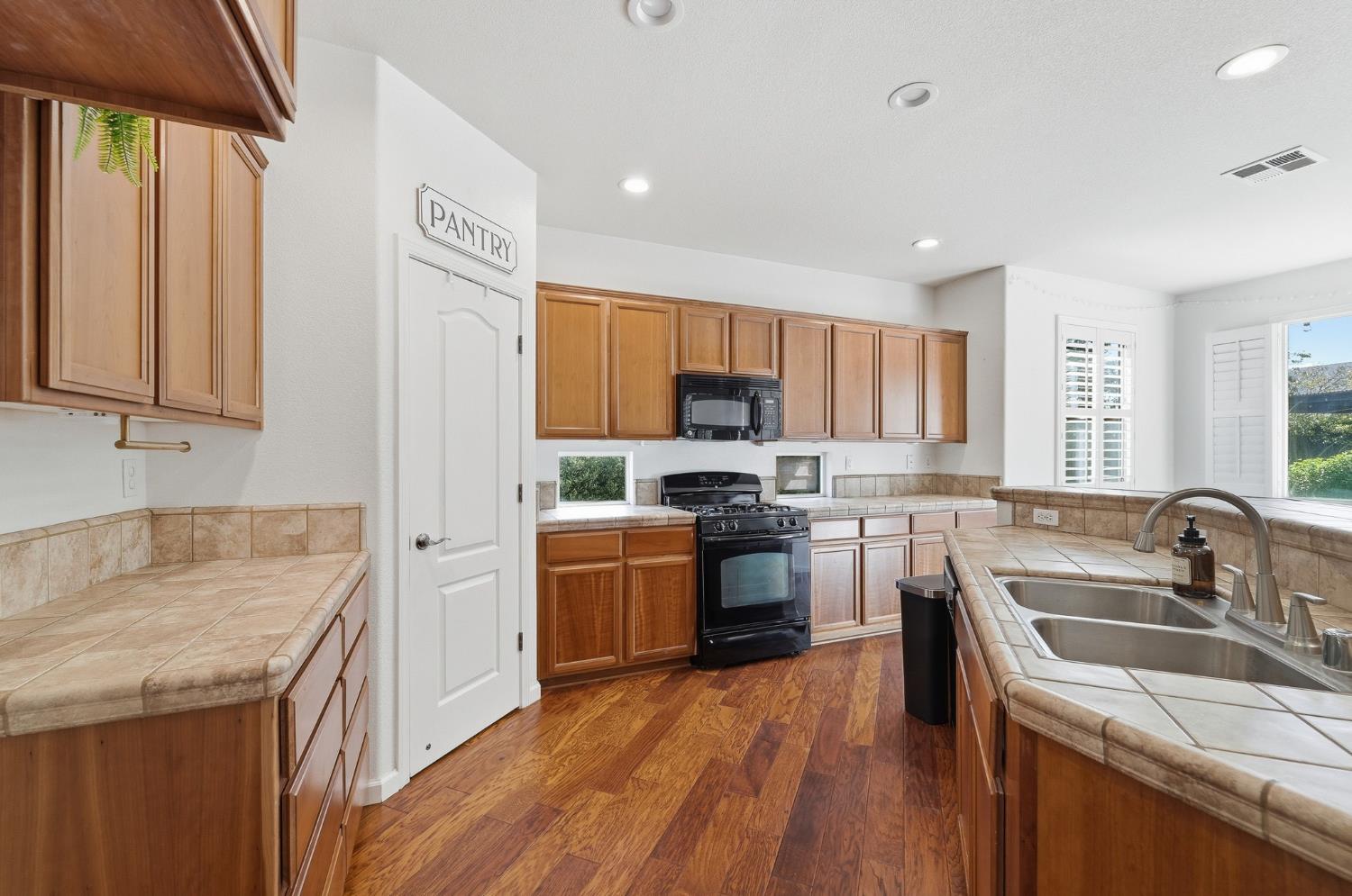 3326 S Rose Brook Dr, Riverbank, CA 95367