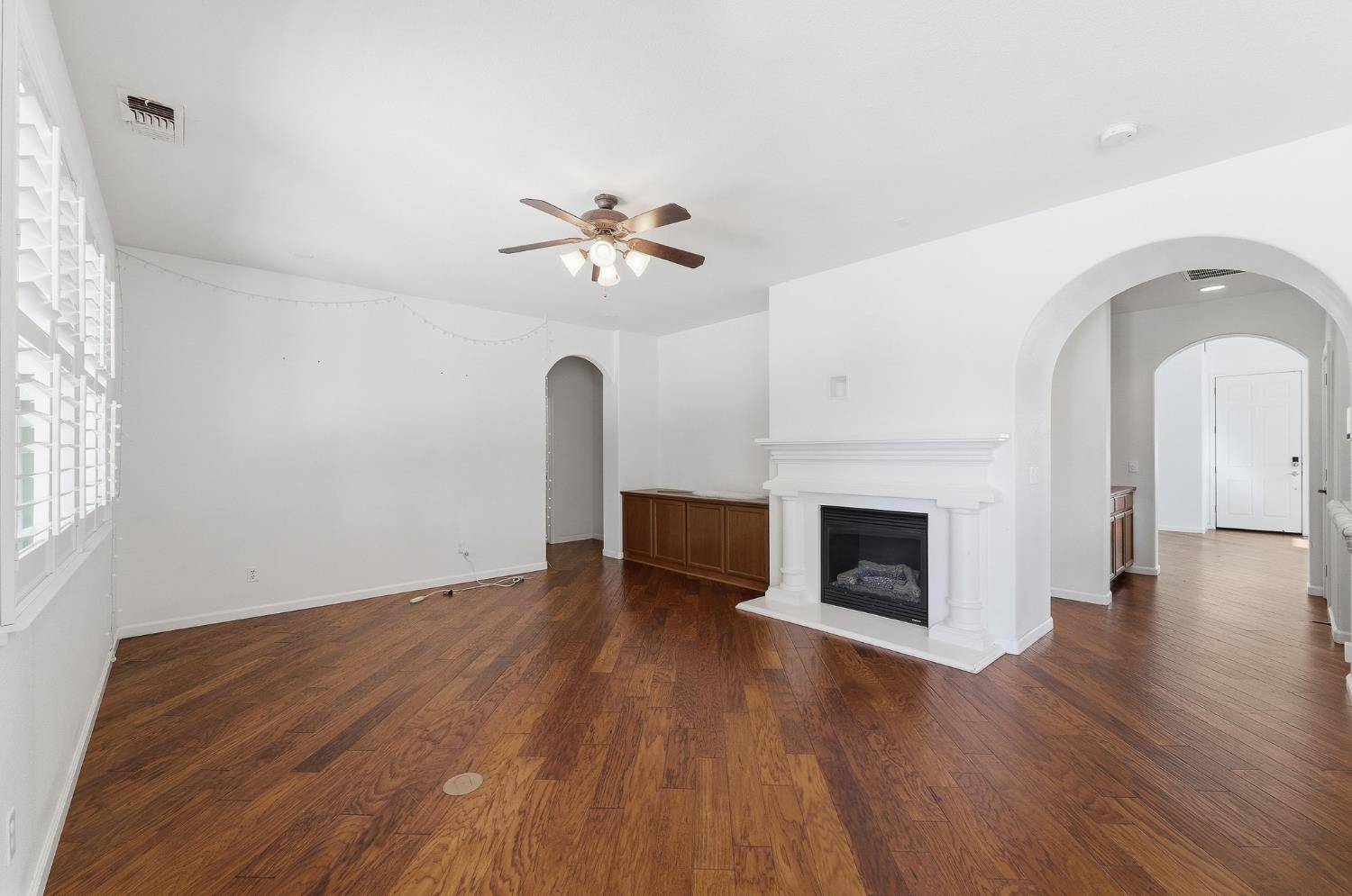 3326 S Rose Brook Dr, Riverbank, CA 95367