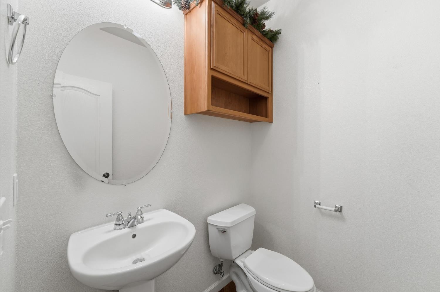 3326 S Rose Brook Dr, Riverbank, CA 95367