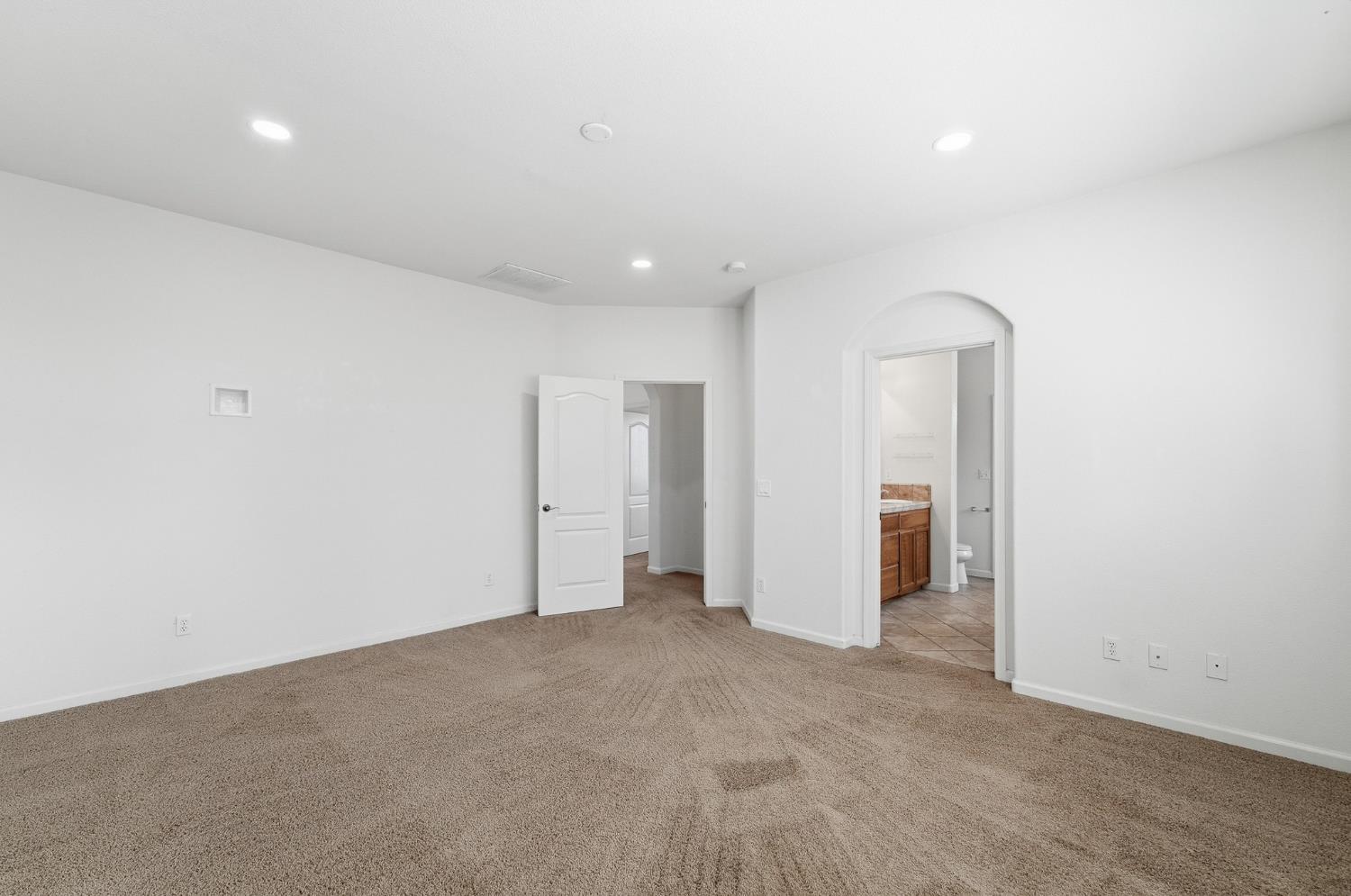 3326 S Rose Brook Dr, Riverbank, CA 95367