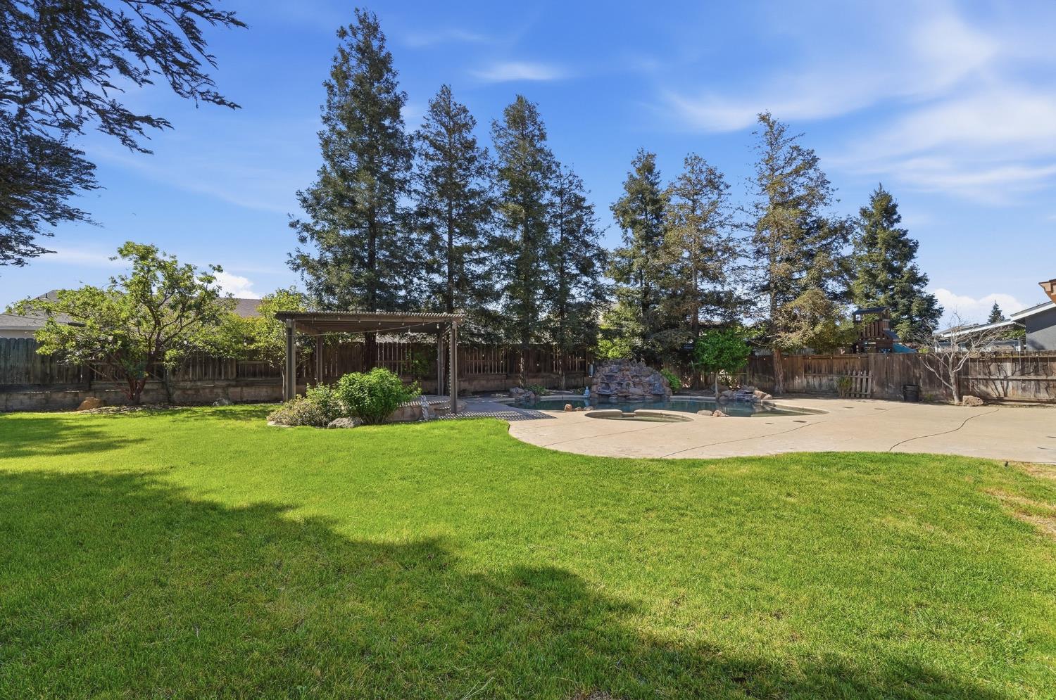 3326 S Rose Brook Dr, Riverbank, CA 95367