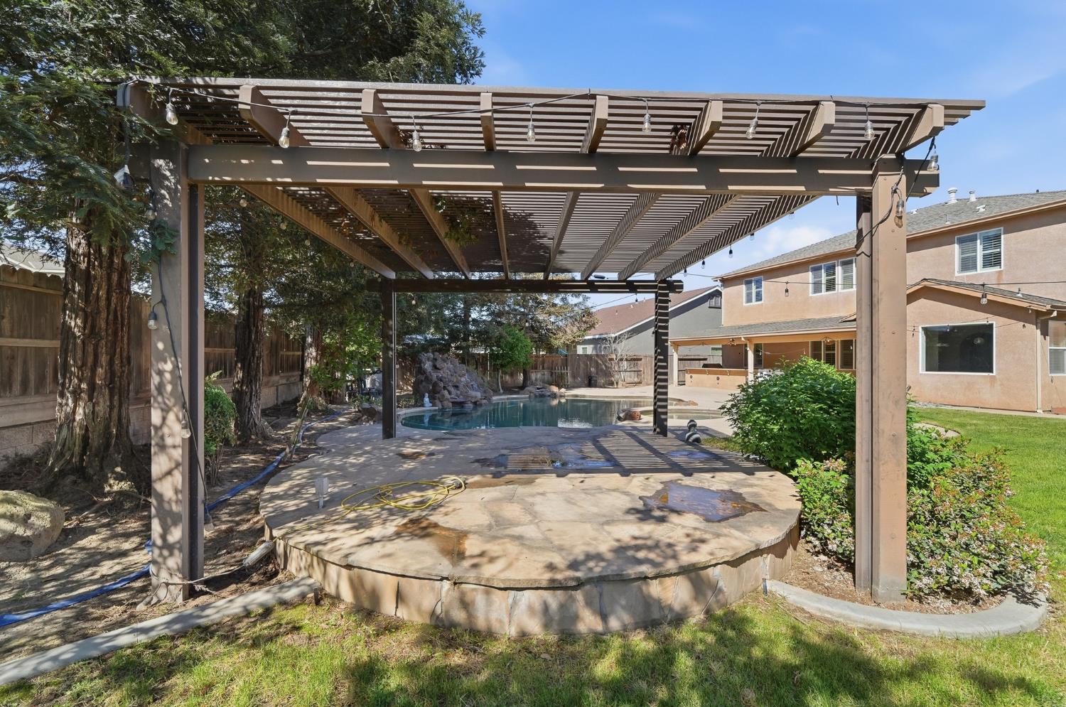 3326 S Rose Brook Dr, Riverbank, CA 95367