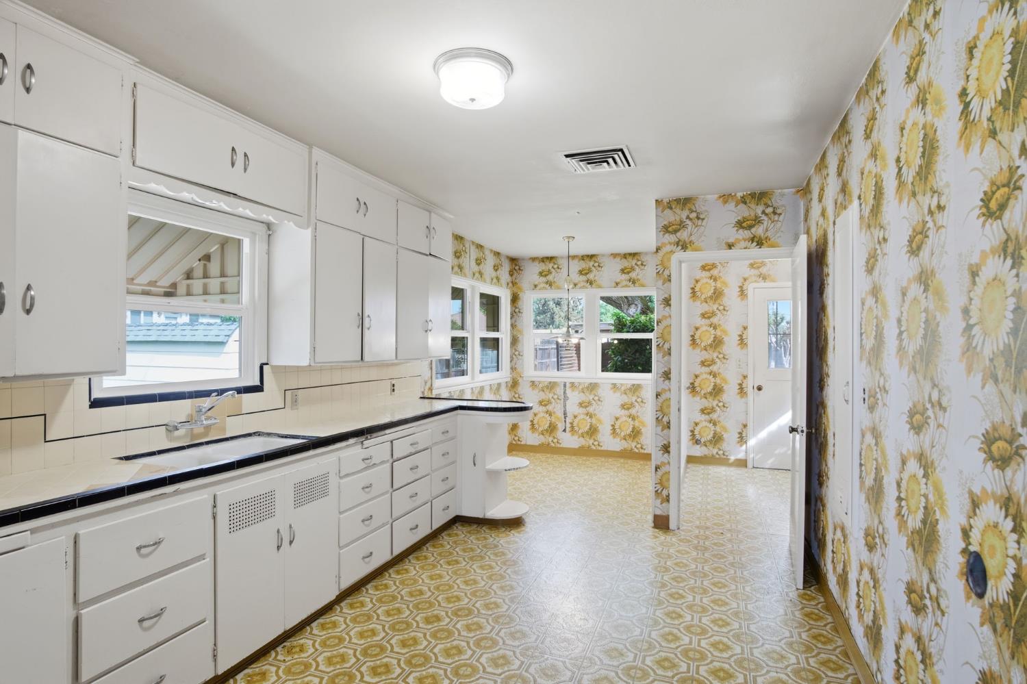 781 Park St, Turlock, CA 95380