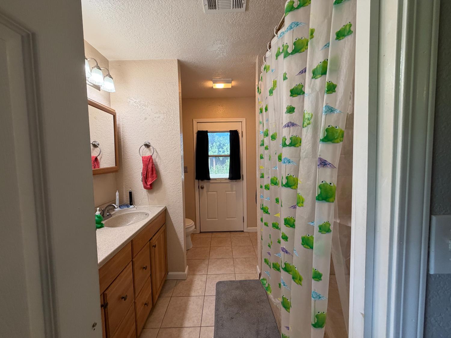 206 Lambuth Ave, Oakdale, CA 95361