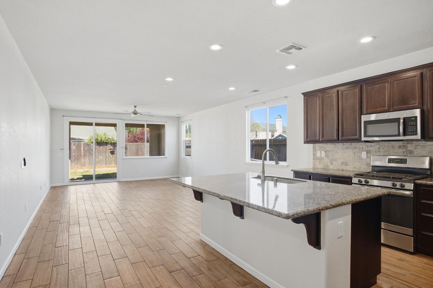 4113 Snowfire Dr, Modesto, CA 95357