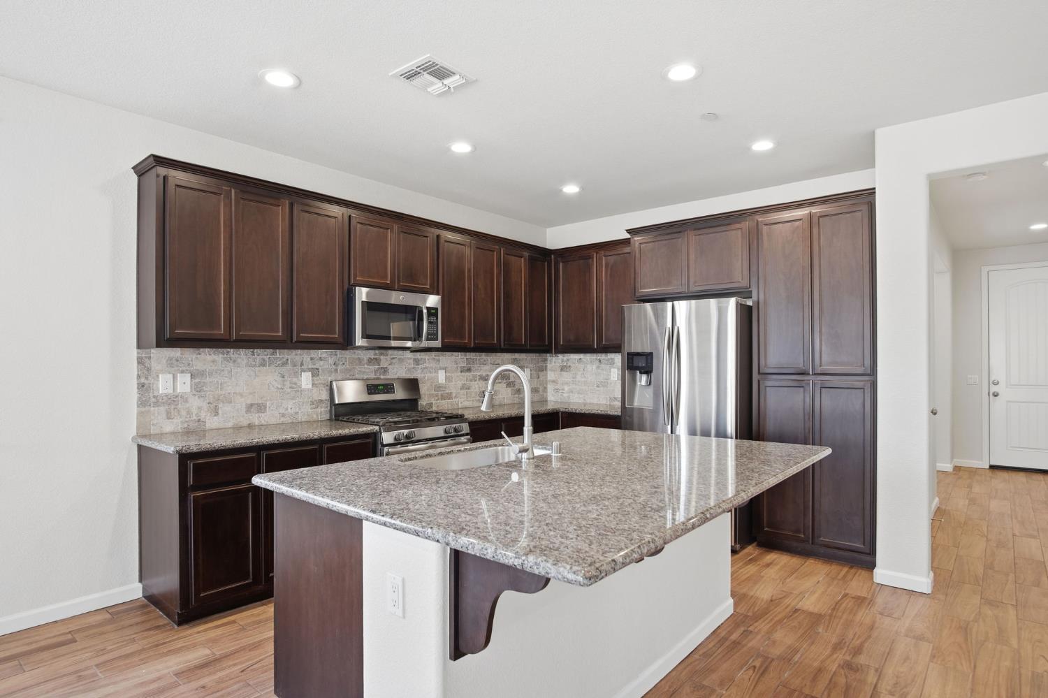 4113 Snowfire Dr, Modesto, CA 95357