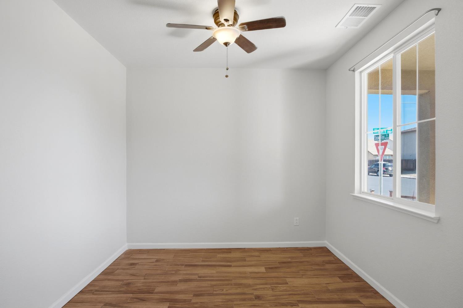 4113 Snowfire Dr, Modesto, CA 95357