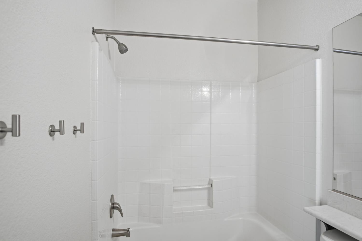 4113 Snowfire Dr, Modesto, CA 95357