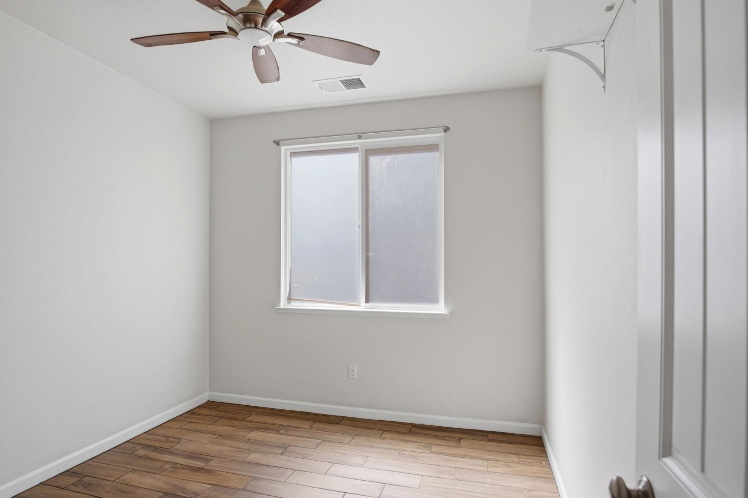 4113 Snowfire Dr, Modesto, CA 95357