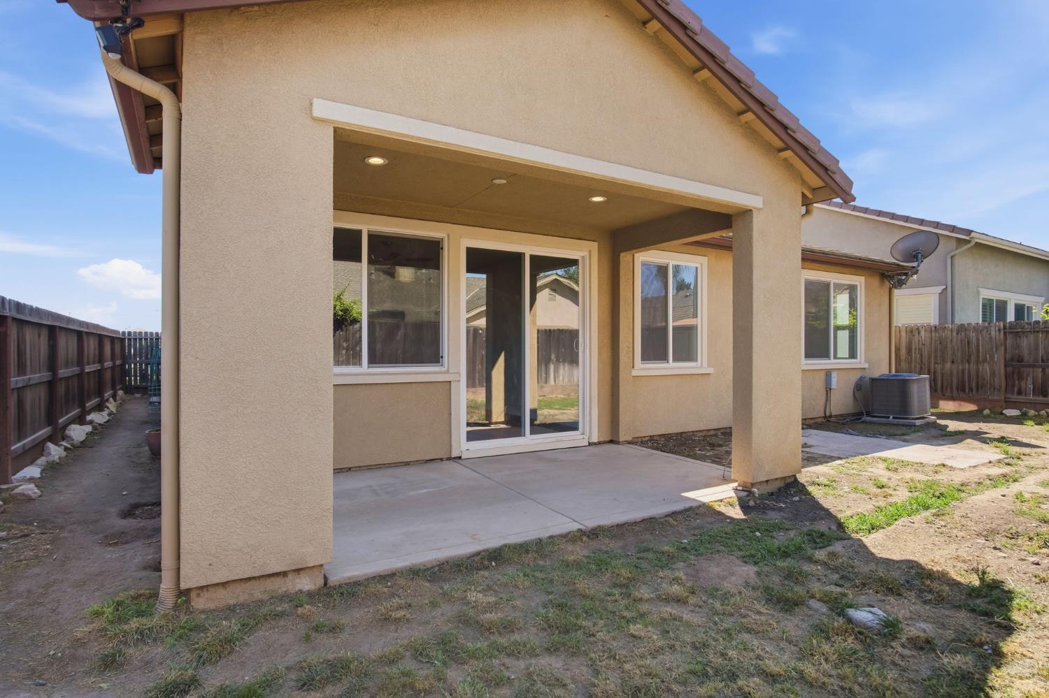 4113 Snowfire Dr, Modesto, CA 95357