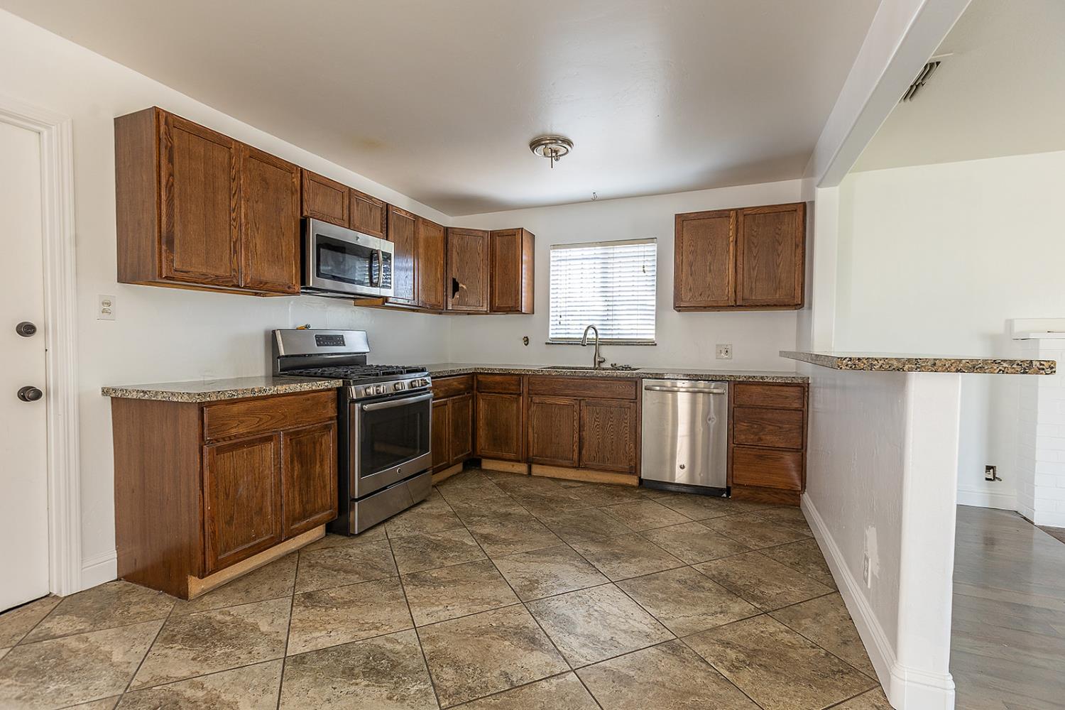 2105 Norman Way, Modesto, CA 95350