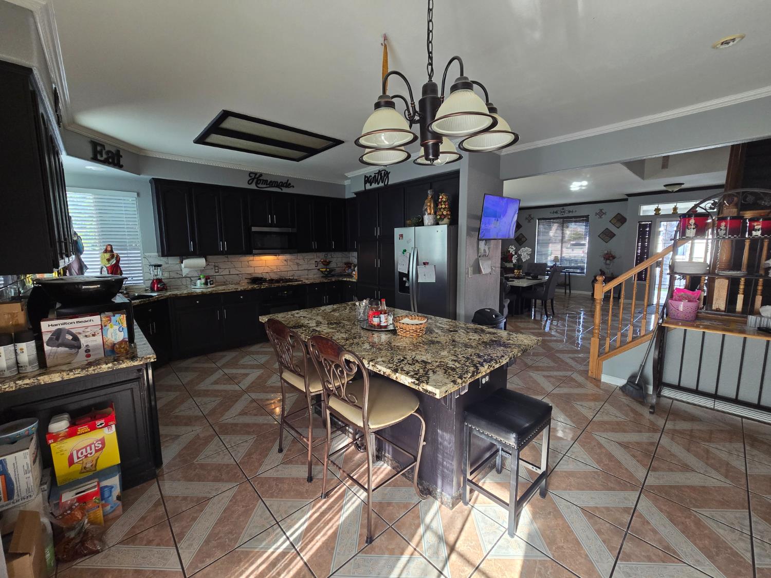 1683 Iris St, Los Banos, CA 93635