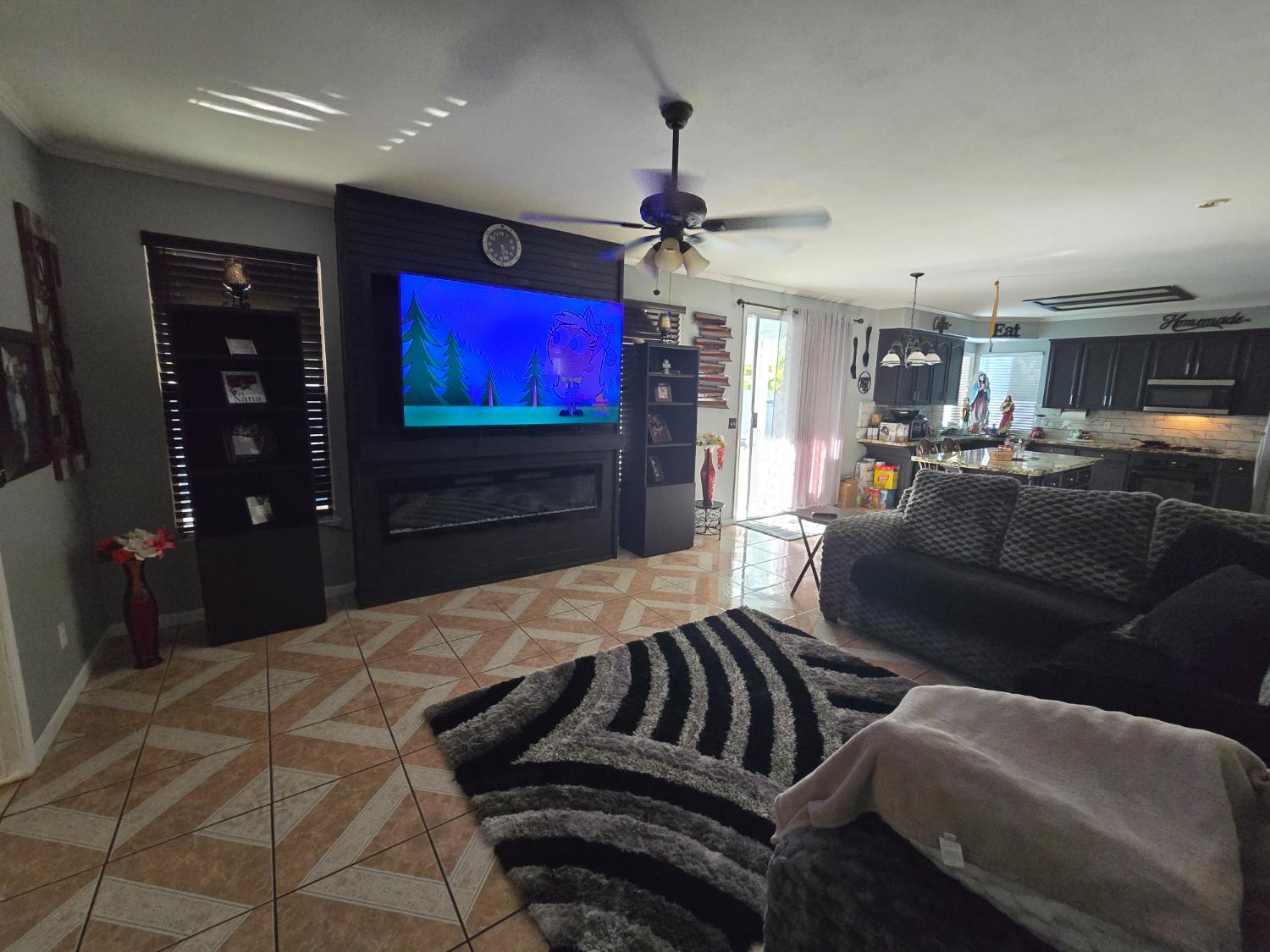 1683 Iris St, Los Banos, CA 93635