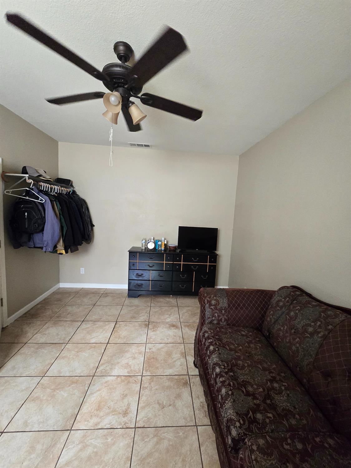 1683 Iris St, Los Banos, CA 93635