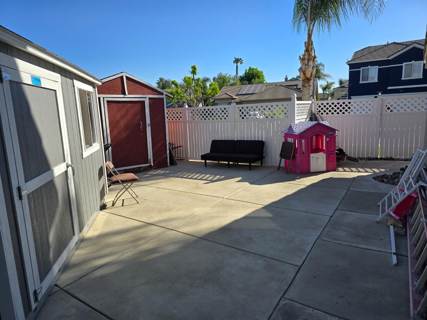 1683 Iris St, Los Banos, CA 93635
