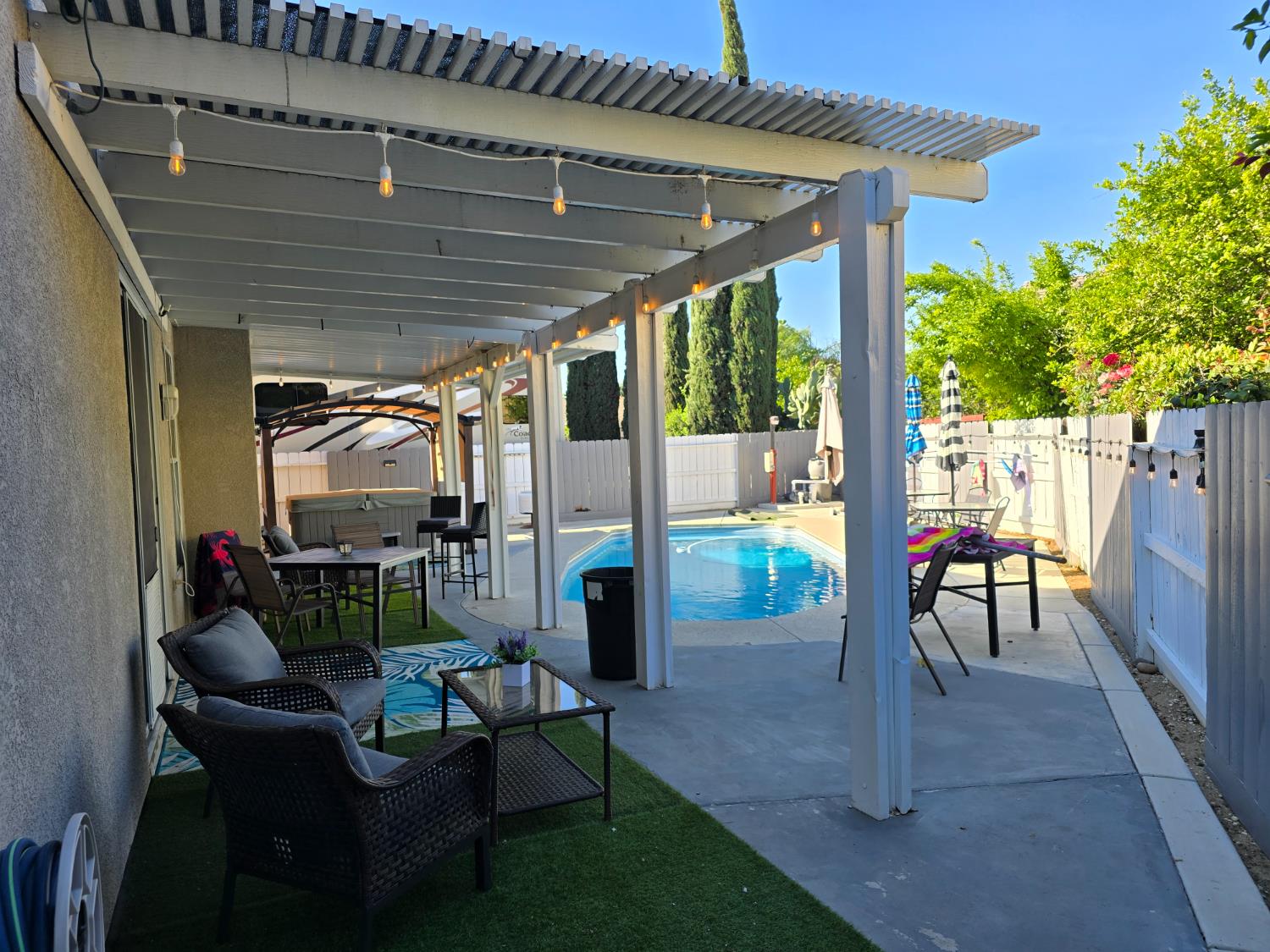 1683 Iris St, Los Banos, CA 93635