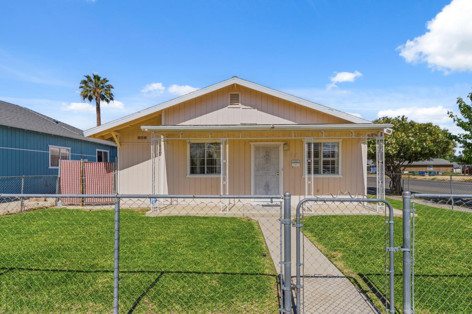 295 E Durian Ave, Coalinga, CA 93210